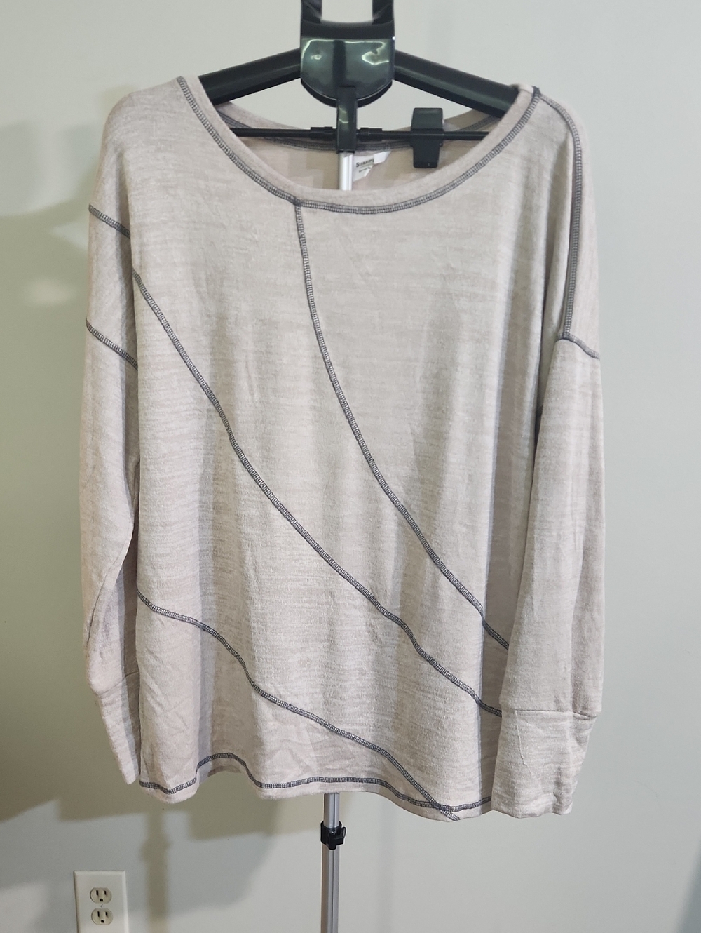 Suzanne Betro Beige Lightweight Sweater. Size XL.